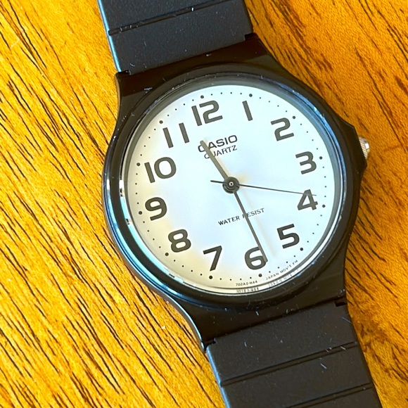 Casio MQ-24 - Picture 1 of 8